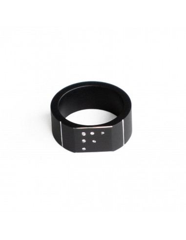 Bague H noire et diamants en linge